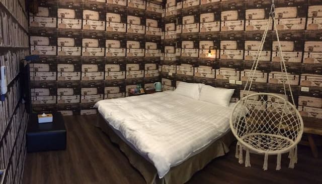 夜泊、梅花鹿民宿｜寬敞親子溜滑梯-溫馨雙人房-1