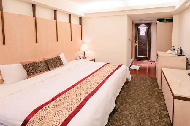 華登商務大飯店 ｜洲際棒球場10分鐘 ｜-商務雙床房-6