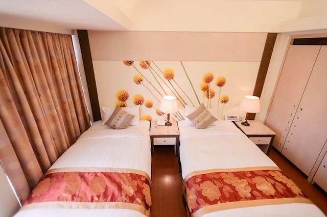 華登商務大飯店 ｜洲際棒球場10分鐘 ｜-商務雙床房-3