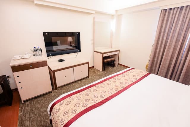 華登商務大飯店 ｜洲際棒球場10分鐘 ｜-商務雙床房-7