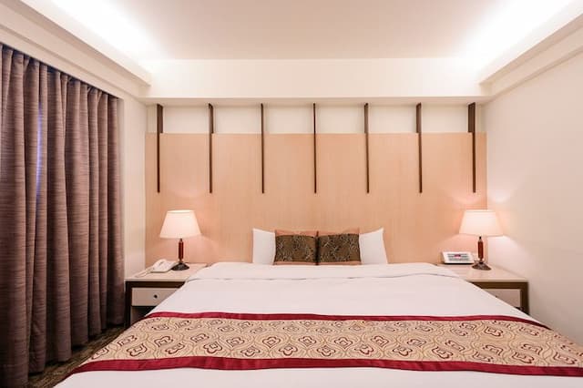 華登商務大飯店 ｜洲際棒球場10分鐘 ｜-商務雙床房-5