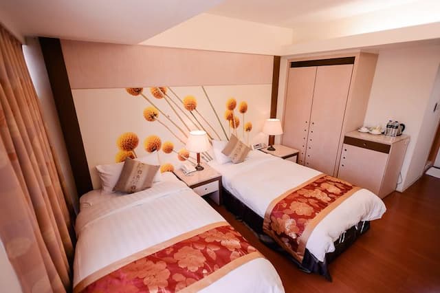 華登商務大飯店 ｜洲際棒球場10分鐘 ｜-商務雙床房-2