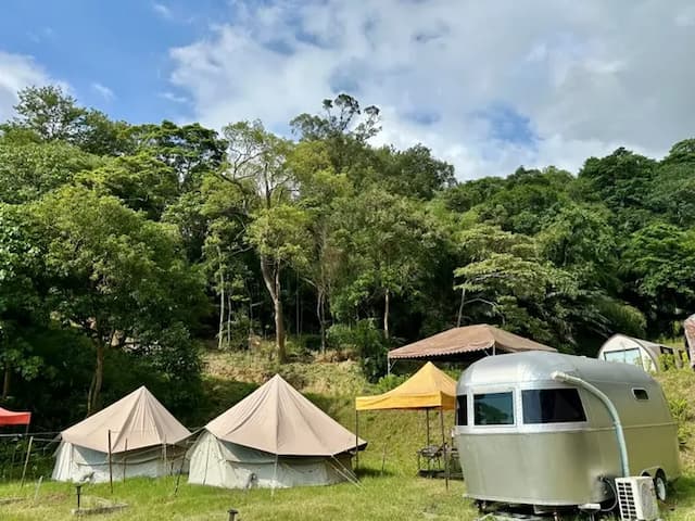 T2 區 兩帳懶人帳 + 一帳露營車 + 一帳自搭營位 / 六米宮廷帳沙坑區