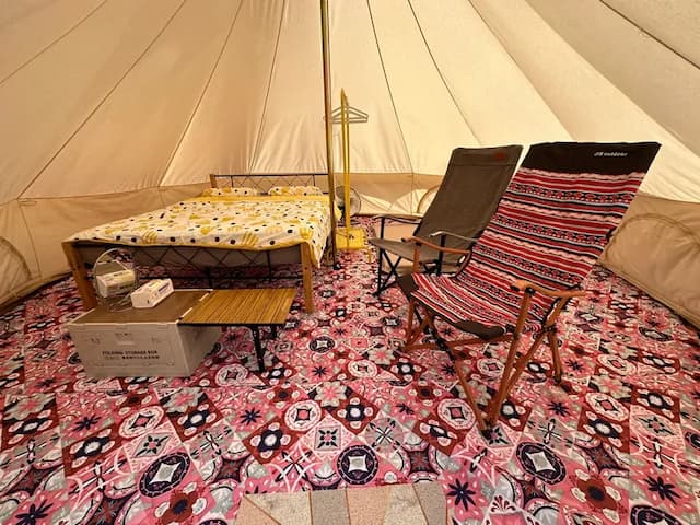 兩人入住一張標準雙人床