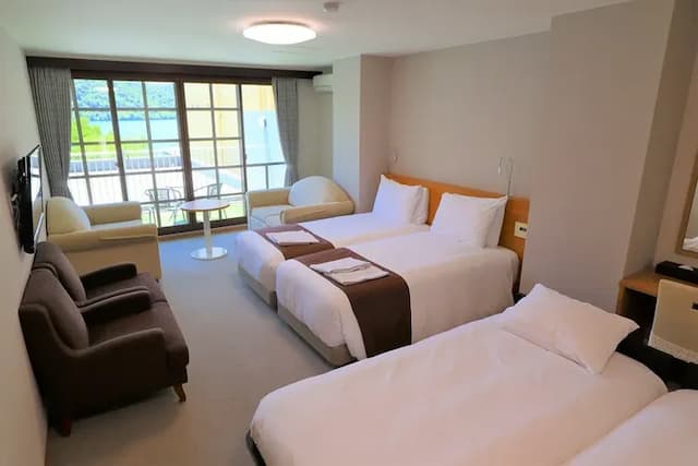 デラックスツインレイクビュー　４名様宿泊時のエキストラベッド一例