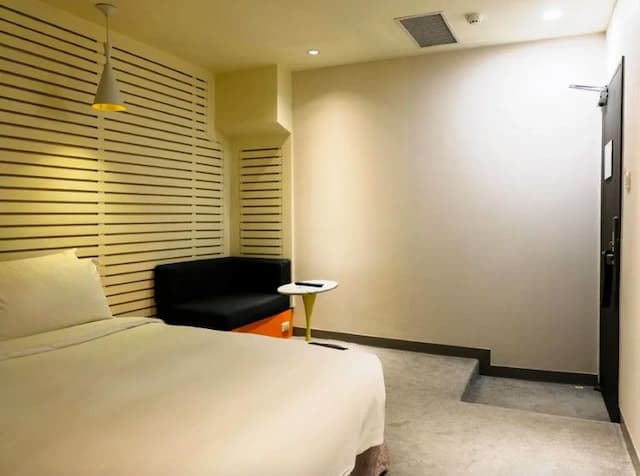 二十輪旅店西門町館-高級客房(無窗)-5