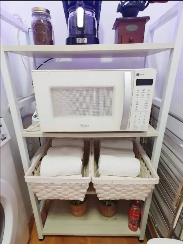 Hongik Univ Stn Exit 3 10sec (4 Single Beds)-弘益大學入口站 3 號出口 10 秒 (4 single beds)-10