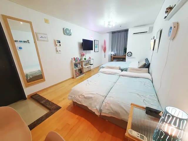 Hongik Univ Stn Exit 3 10sec (4 Single Beds)-弘益大學入口站 3 號出口 10 秒 (4 single beds)-2