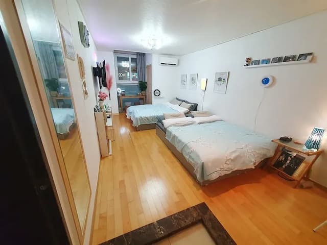 Hongik Univ Stn Exit 3 10sec (4 Single Beds)-弘益大學入口站 3 號出口 10 秒 (4 single beds)-3