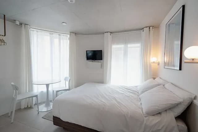 菲斯精品飯店-豪華雙人房-3