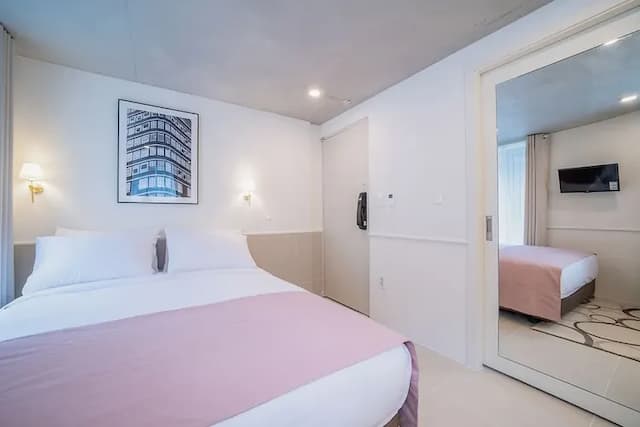 菲斯精品飯店-豪華雙人房-1