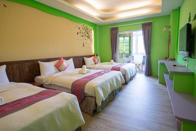 Ding Jia Hotel-Mountain View x Balcony Family Room-1