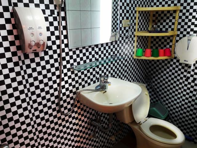 三隻老虎青年旅店-標準五人房-2