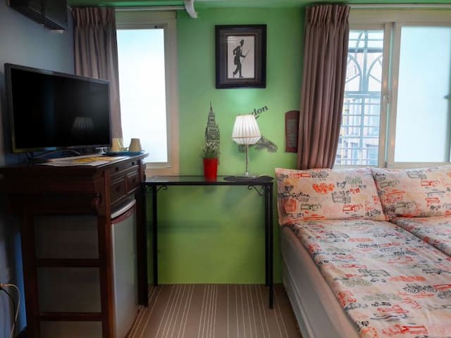 三隻老虎青年旅店-標準五人房-1