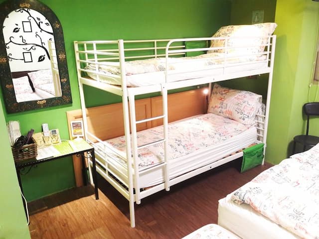 三隻老虎青年旅店-標準六人房-1