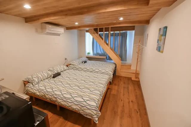 Vanilla Hotel-Simple Eight-person Room-10