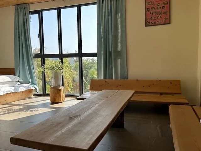 White house 35 B&B-Snail Family Room with Sea View | Separate living room-1