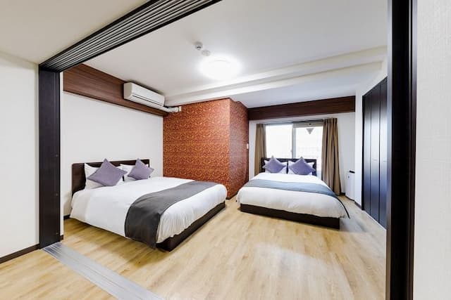 ダブルベッド2台