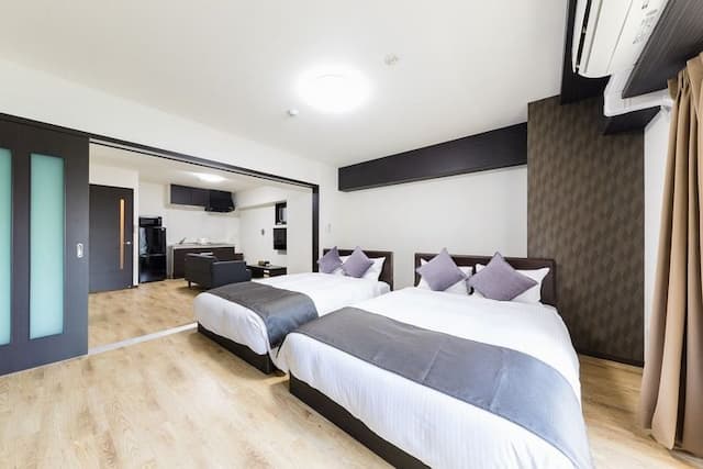 ダブルベッド2台