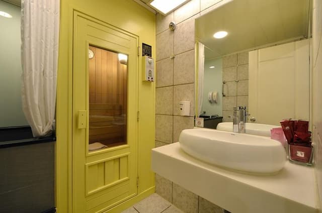 YOMI HOTEL-Monarch Triple Room-4