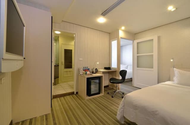 YOMI HOTEL-Monarch Triple Room-1