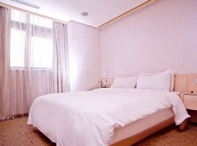 YOMI HOTEL-Monarch Triple Room-10