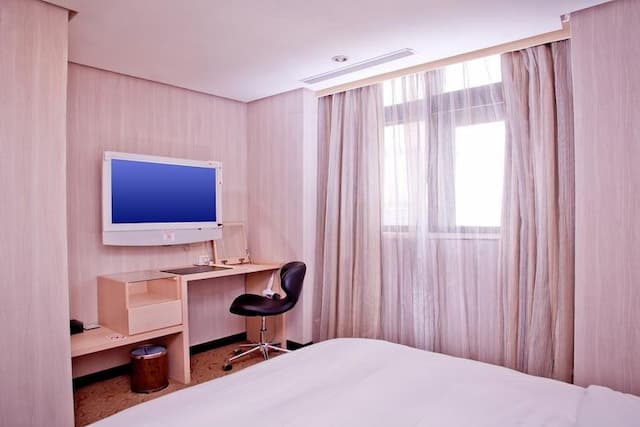 YOMI HOTEL-Monarch Triple Room-6