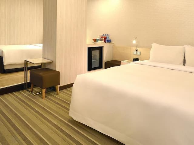 YOMI HOTEL-Luxury quadruple room-1