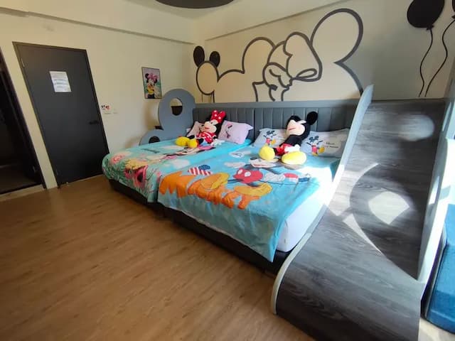 Wujie Childlike B&B-Mountain View Quad Room with Bathtub-Mickey Mouse-4