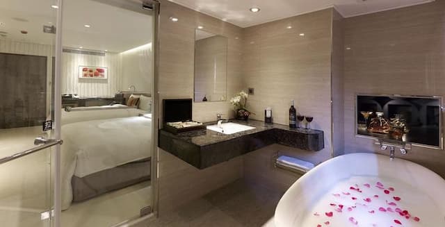 峻美精品旅店(無人自動入住飯店 Self Check in Hotel)-豪華四人房-3