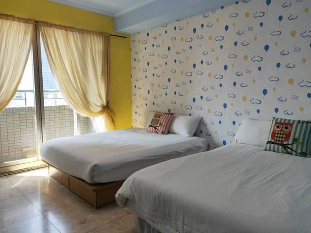 아이즈 딤 스위트 삼다관 (Eyes Theme Suites Sanduo Museum)-Standard Quadruple Room with Balcony-4