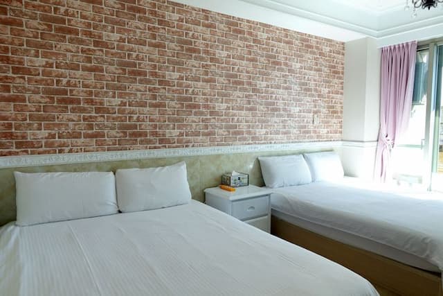 아이즈 딤 스위트 삼다관 (Eyes Theme Suites Sanduo Museum)-Standard Quadruple Room with Balcony-5