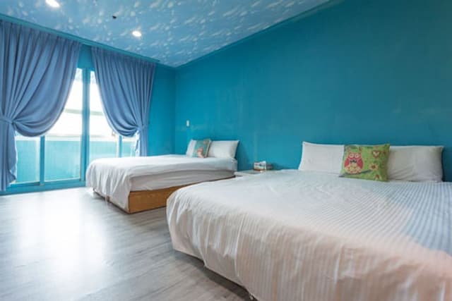 아이즈 딤 스위트 삼다관 (Eyes Theme Suites Sanduo Museum)-Standard Quadruple Room with Balcony-6