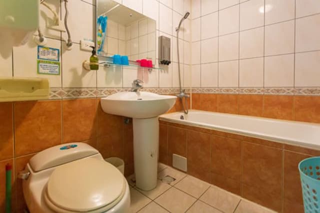 아이즈 딤 스위트 삼다관 (Eyes Theme Suites Sanduo Museum)-Standard Family Quadruple Room - Two Beds with Balcony-8