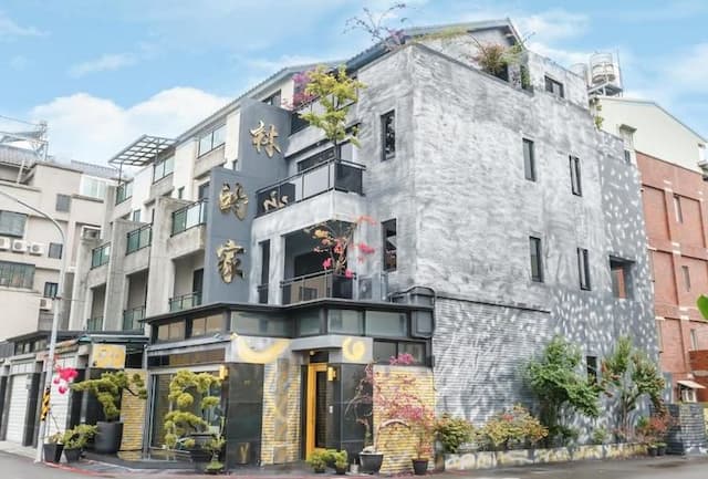 Lin's Home-Family Room with Balcony-5