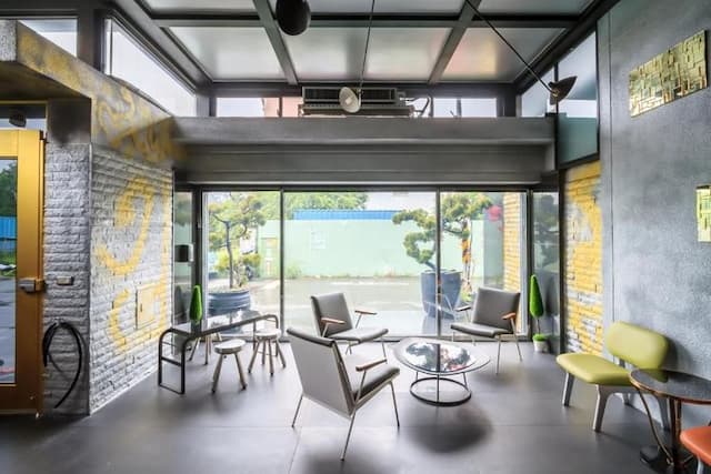 Lin's Home-Family Room with Balcony-8