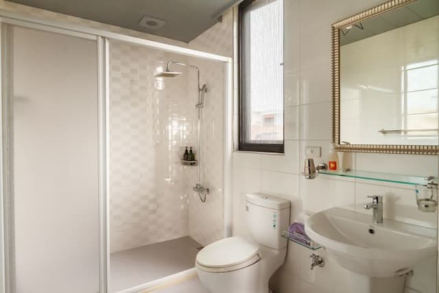 Lin's Home-Family Room with Balcony-3