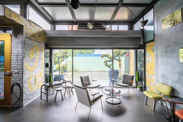 Lin's Home-Family Room with Bathtub-10