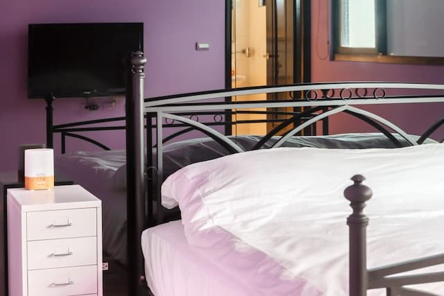 Lin's Home-Large Double Room-6