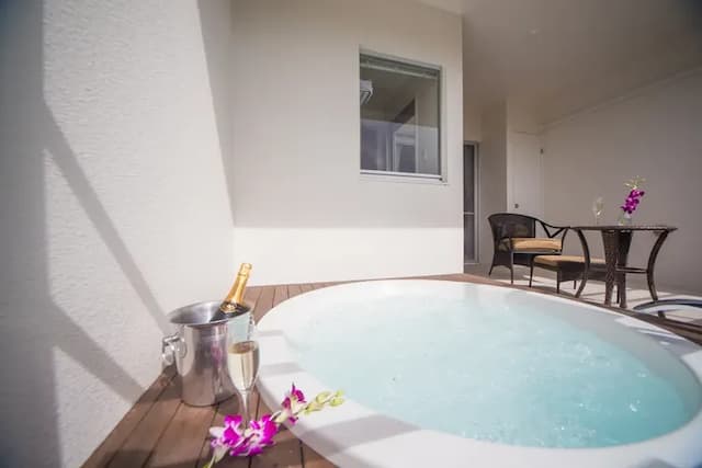 古志久茂半山海景度假旅居｜方便至美麗海水族館-7人3臥室+獨立廚房+獨立衛浴丨無敵海景陽台按摩浴池丨免費停車【不挑房】-12