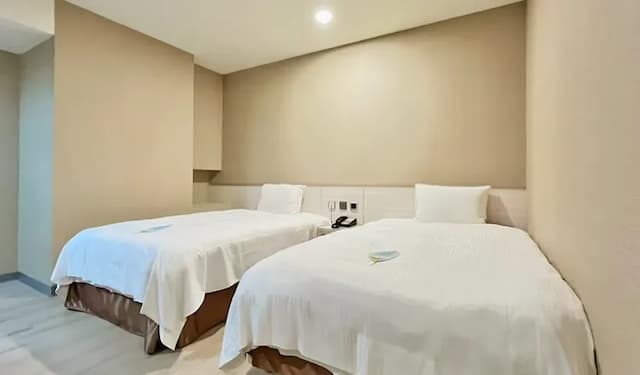 Grand Earl Hotel-Standard Twin Bed room (NO Window)-1