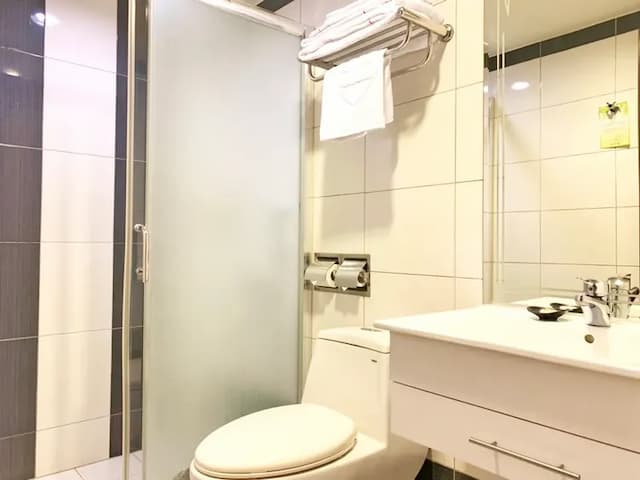 Grand Earl Hotel-Standard Twin Bed room-6