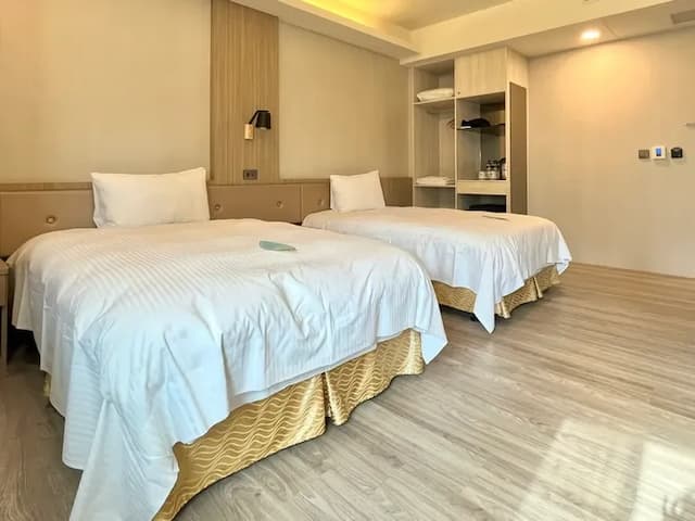 Grand Earl Hotel-Superior Twin Bed room-4