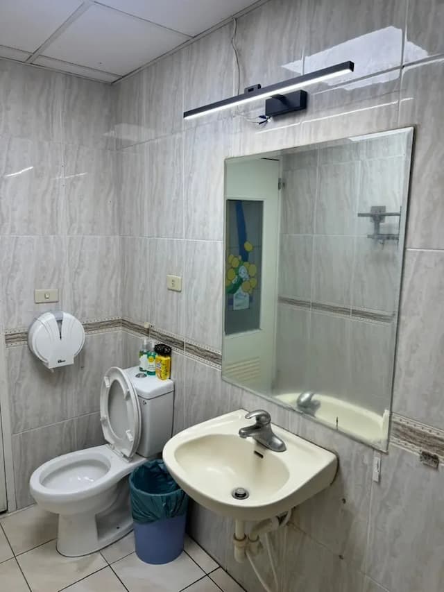 I Live Motel-Economy Quadruple Room (Shared Bathroom)-4