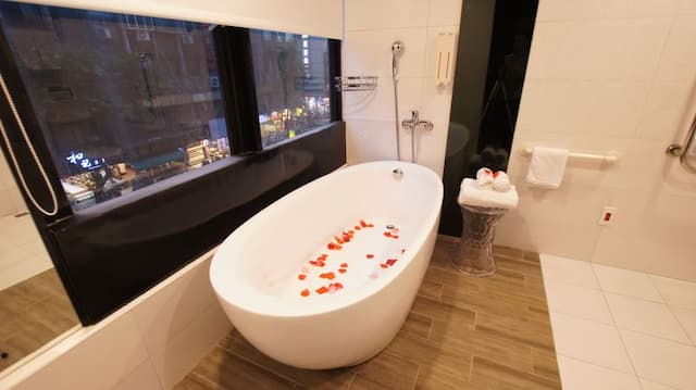 컬러스 인피티니 인  (Colors Infinity Inn)-Large Room (Double bed)-5