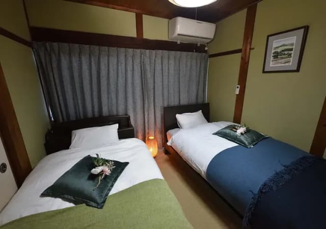 ベッドルーム　シングルベッド2台