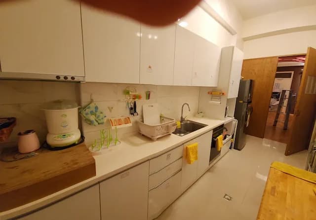 The railroad-Cloud four-person family room-4