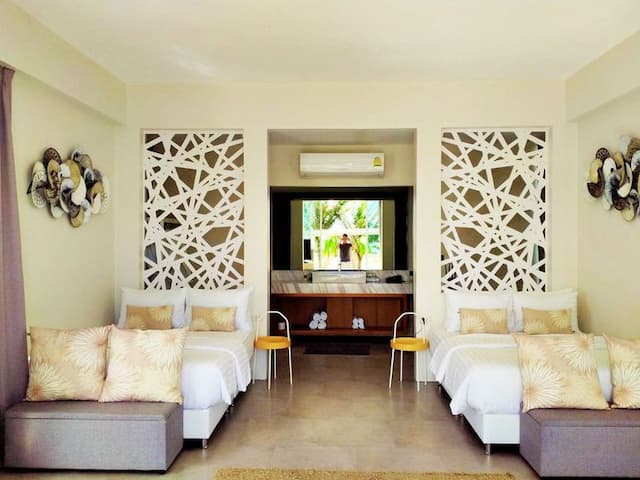 Family Pool access - sea view