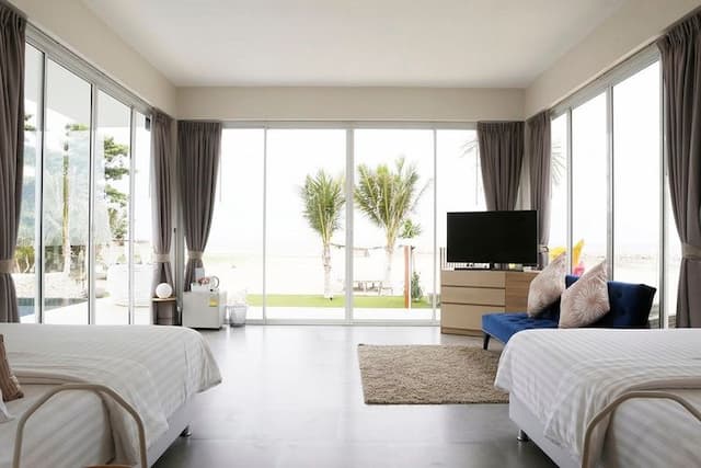 family pool access - 2 Double bed