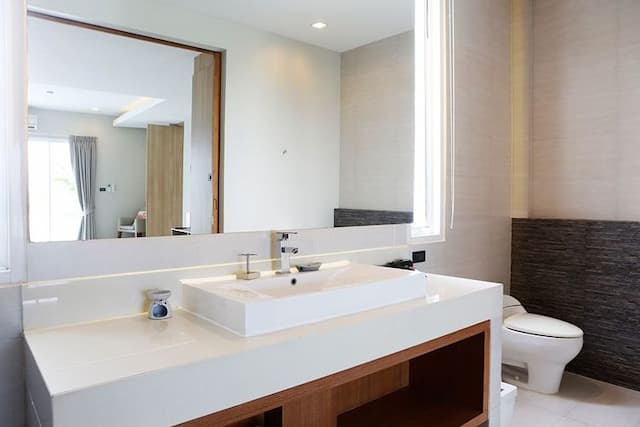 private  en-suite bathroom